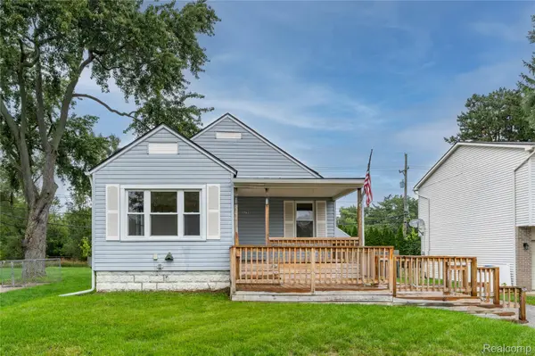 5790 Savoy DR, Waterford Charter Township, MI 48327