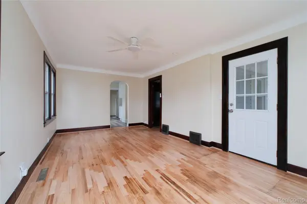 5790 Savoy DR, Waterford Charter Township, MI 48327