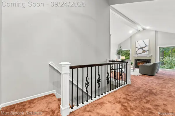 24585 Edgewood DR, Novi, MI 48374