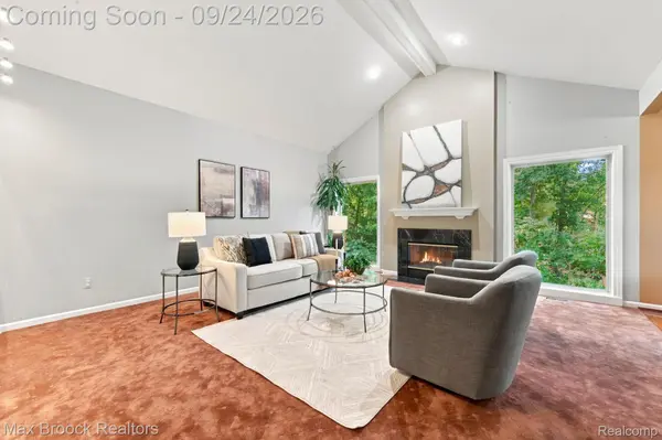 24585 Edgewood DR, Novi, MI 48374