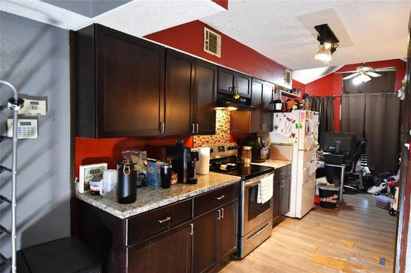 1722 Twin Court Place, Garland, TX 75044