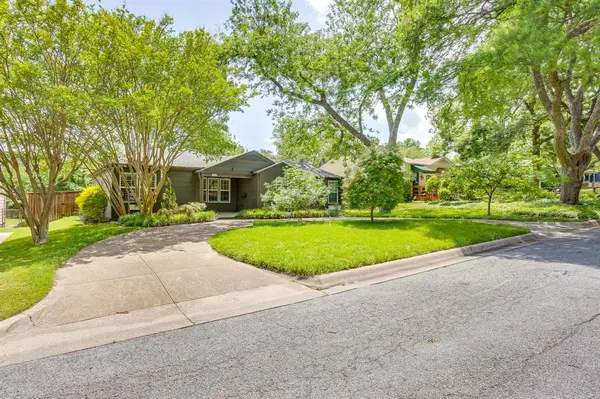 6463 Lindell Avenue, Fort Worth, TX 76116