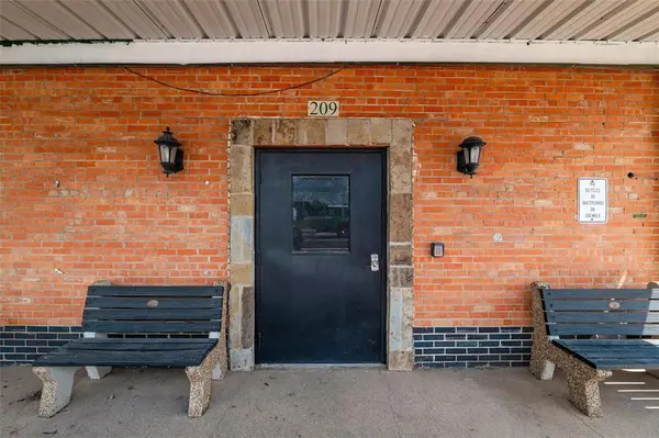 209 Main Street, Maypearl, TX 76064