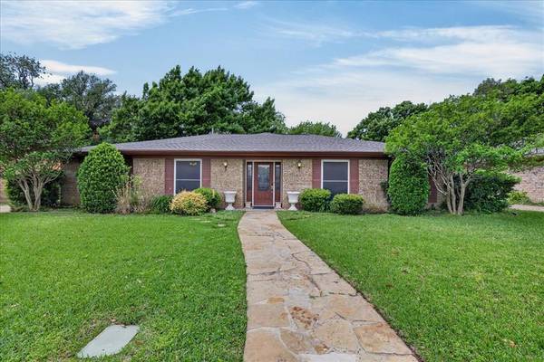 1808 E Cedar Elm Drive, Arlington, TX 76012