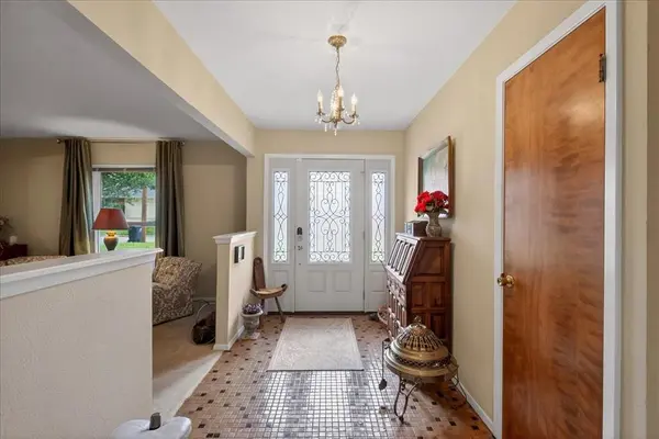1808 E Cedar Elm Drive, Arlington, TX 76012