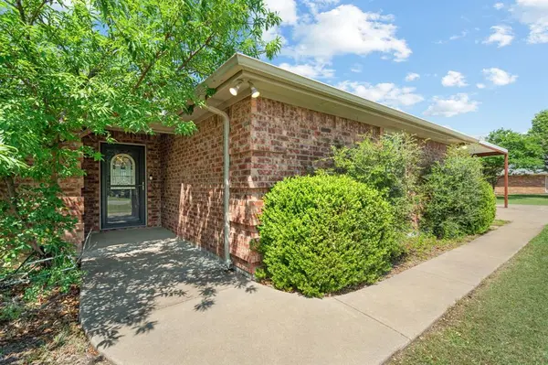 4000 View Point Drive, Granbury, TX 76048