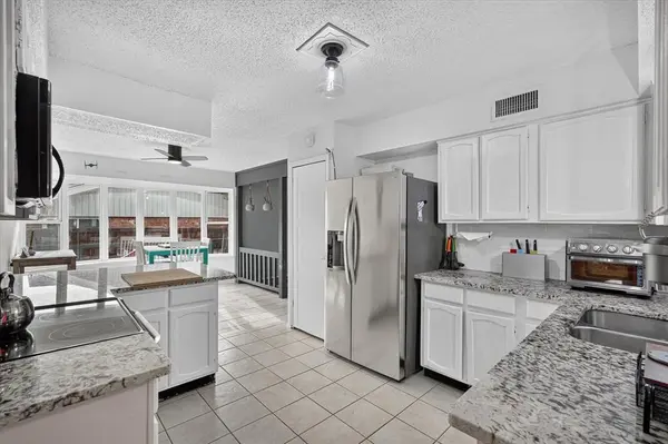 2806 Holy Cross Lane, Garland, TX 75044