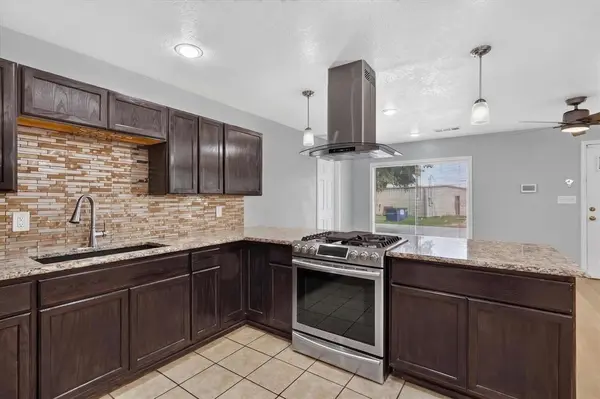 5301 Scoggins Street, Sansom Park, TX 76114
