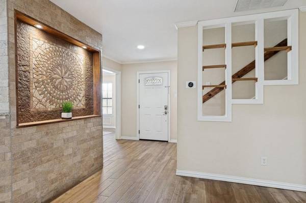4220 Canyon Trail, Lake Worth, TX 76135