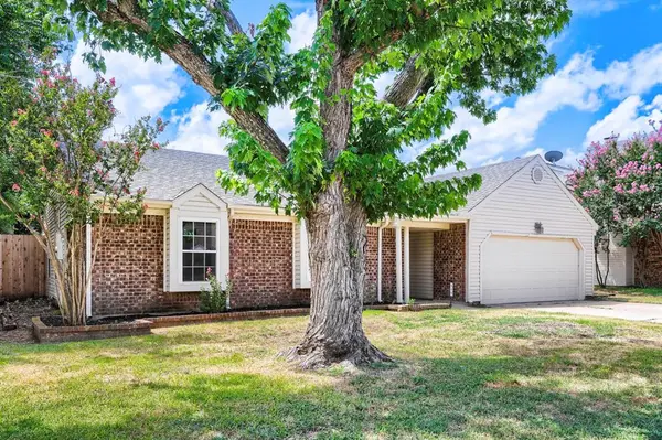 314 Sandlewood Lane, Euless, TX 76039