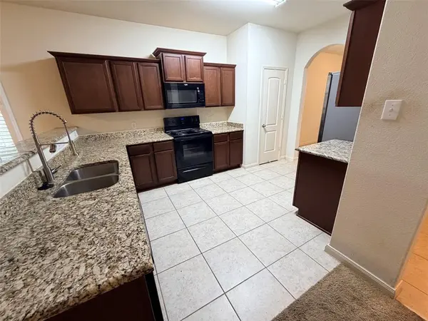 1617 Park Trails Boulevard, Princeton, TX 75407