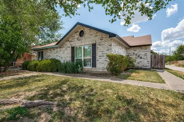 3006 Oak Ridge Place, Grand Prairie, TX 75052