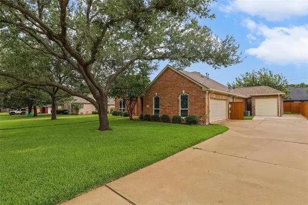 1612 Twin Oaks Drive, Cleburne, TX 76033