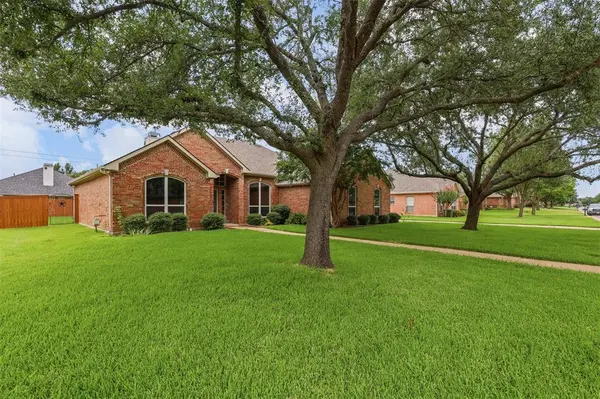 1612 Twin Oaks Drive, Cleburne, TX 76033