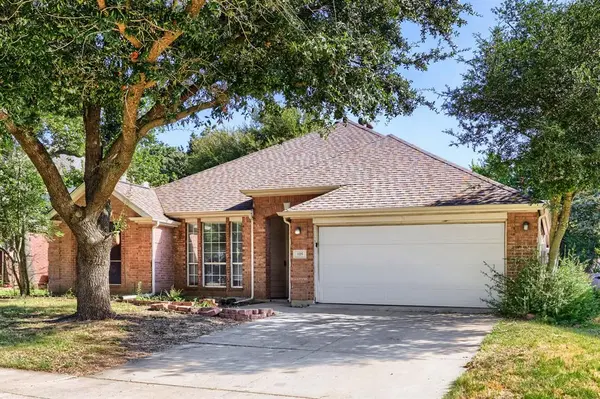 605 Oakbrook Drive, Burleson, TX 76028