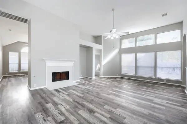 605 Oakbrook Drive, Burleson, TX 76028