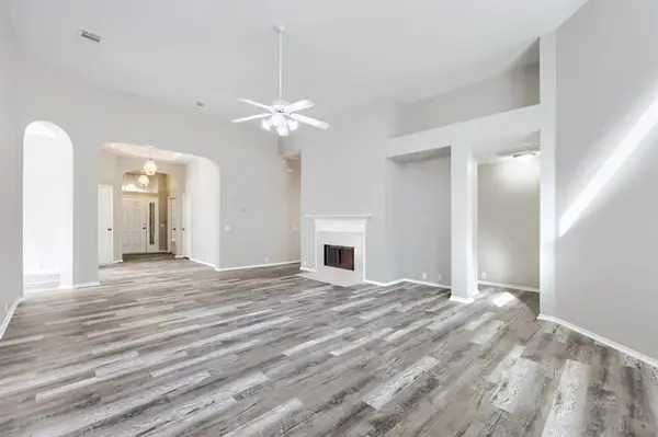 605 Oakbrook Drive, Burleson, TX 76028