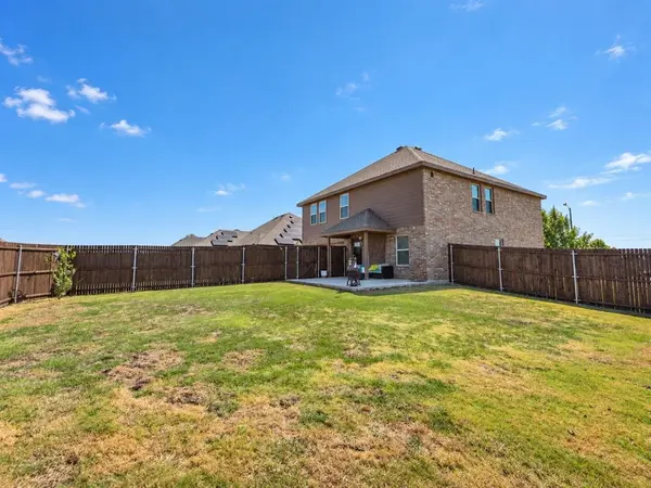 513 Clearlake Drive, Waxahachie, TX 75165