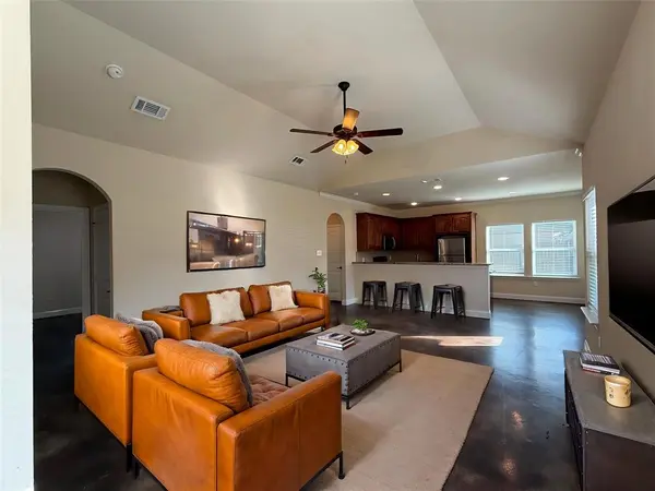 402 W Avenue C, Waxahachie, TX 75165