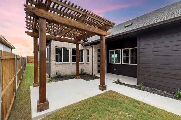 1640 Edgeway Drive, Aubrey, TX 76227