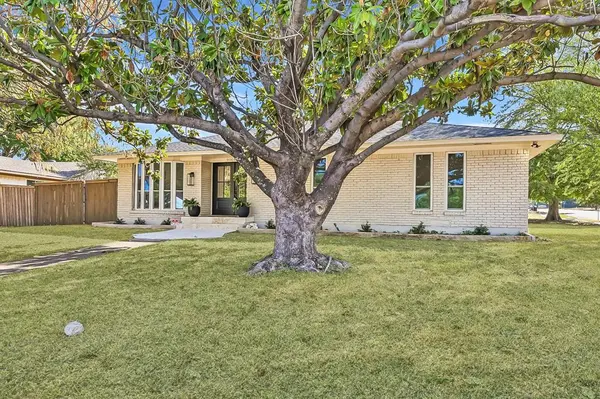 9008 Flicker Lane, Dallas, TX 75238