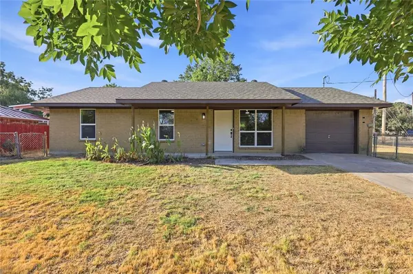 527 W Aubrey Street, Pilot Point, TX 76258
