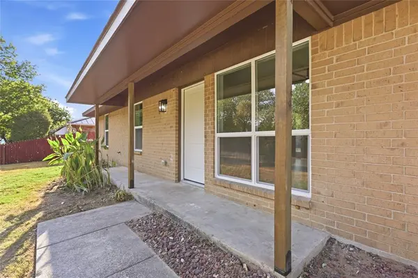 527 W Aubrey Street, Pilot Point, TX 76258
