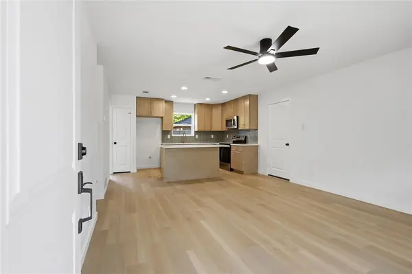 527 W Aubrey Street, Pilot Point, TX 76258