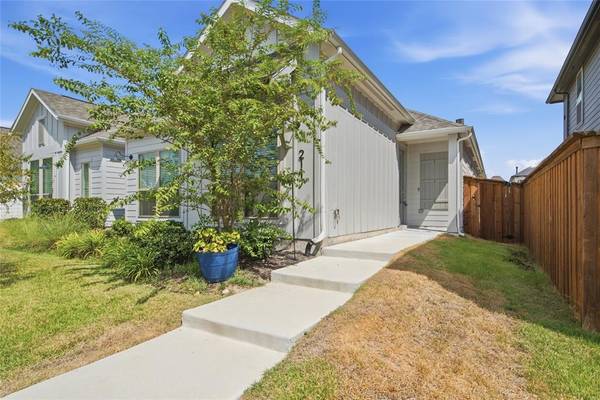 2117 Winding Creek Circle, Fort Worth, TX 76008