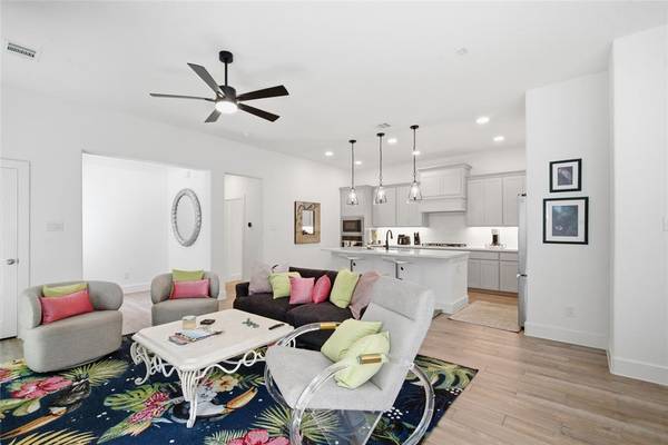 2117 Winding Creek Circle, Fort Worth, TX 76008