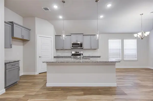 1716 Everitt Trail, Fort Worth, TX 76052