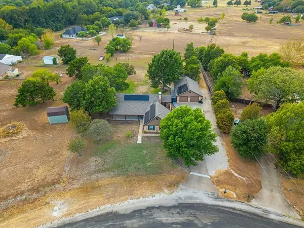 101 Randy Road, Pecan Hill, TX 75165