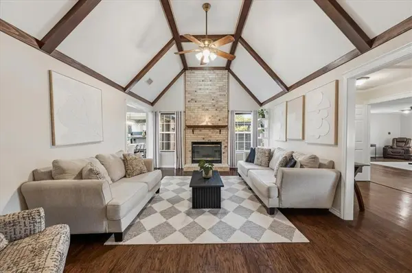 101 Randy Road, Pecan Hill, TX 75165