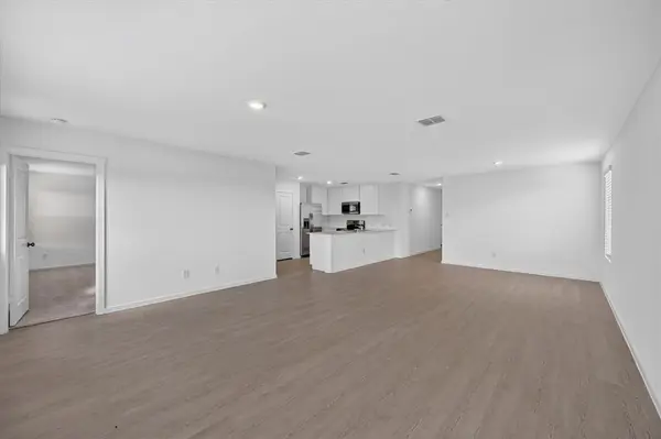 624 W Criner Street, Grandview, TX 76050