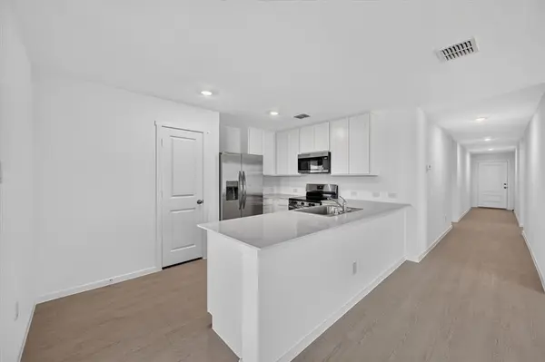 624 W Criner Street, Grandview, TX 76050