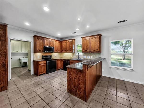 1255 Vineyard Road, Gunter, TX 75058
