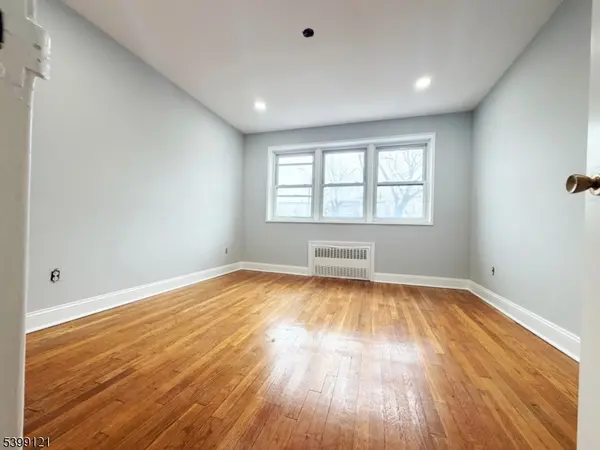 154 Bowers St #2D, Jersey City, NJ 07307