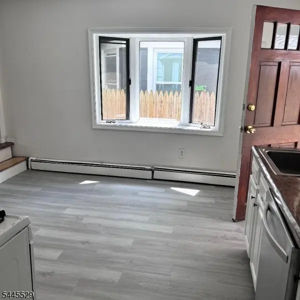 11 Baker St, Dover Town, NJ 07801