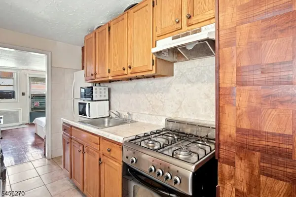 85 Grant St, Fairview Boro, NJ 07022