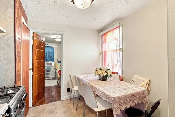 85 Grant St, Fairview Boro, NJ 07022
