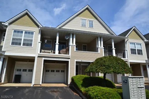 4 Collura Ln, Clifton City, NJ 07012