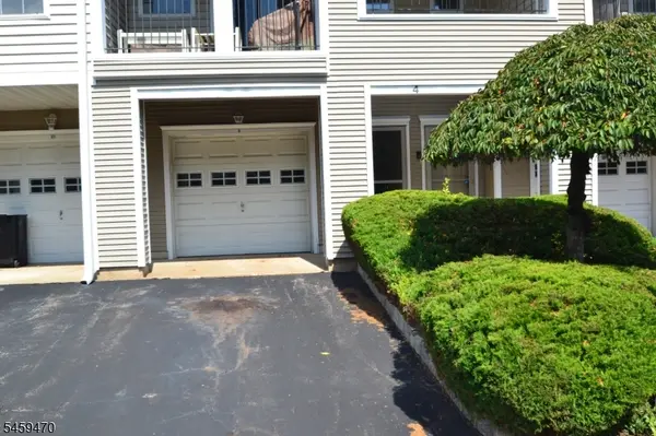 4 Collura Ln, Clifton City, NJ 07012