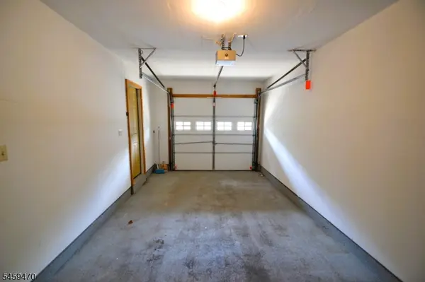 4 Collura Ln, Clifton City, NJ 07012