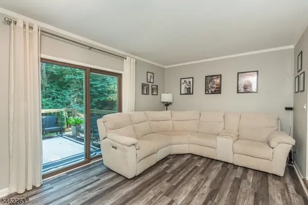 22 Indian Spring Ln, High Bridge Boro, NJ 08829