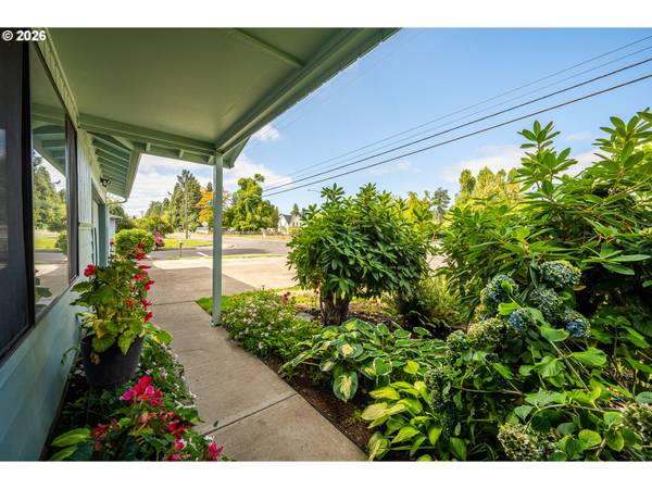 6111 THURSTON RD, Springfield, OR 97478