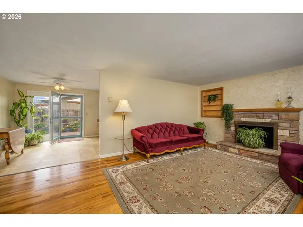 6111 THURSTON RD, Springfield, OR 97478