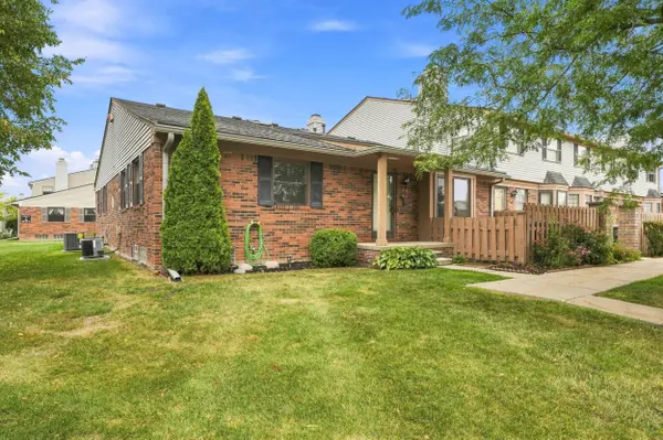 2071 Vine Way DR #82, Canton Twp, MI 48188