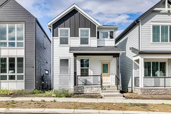 41 Bluerock HL SW, Calgary, AB T2Y 0V7