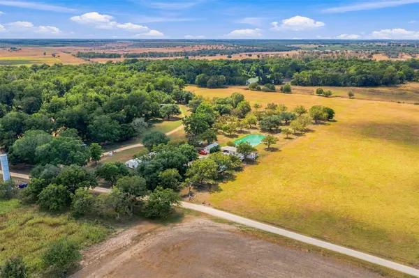 2840 Riverwood Rd., Gonzales, TX 78629