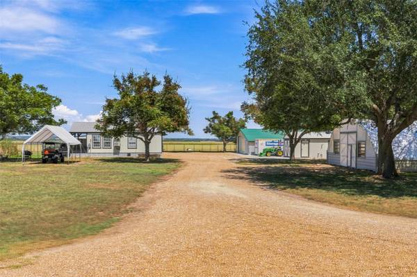 2840 Riverwood Rd., Gonzales, TX 78629